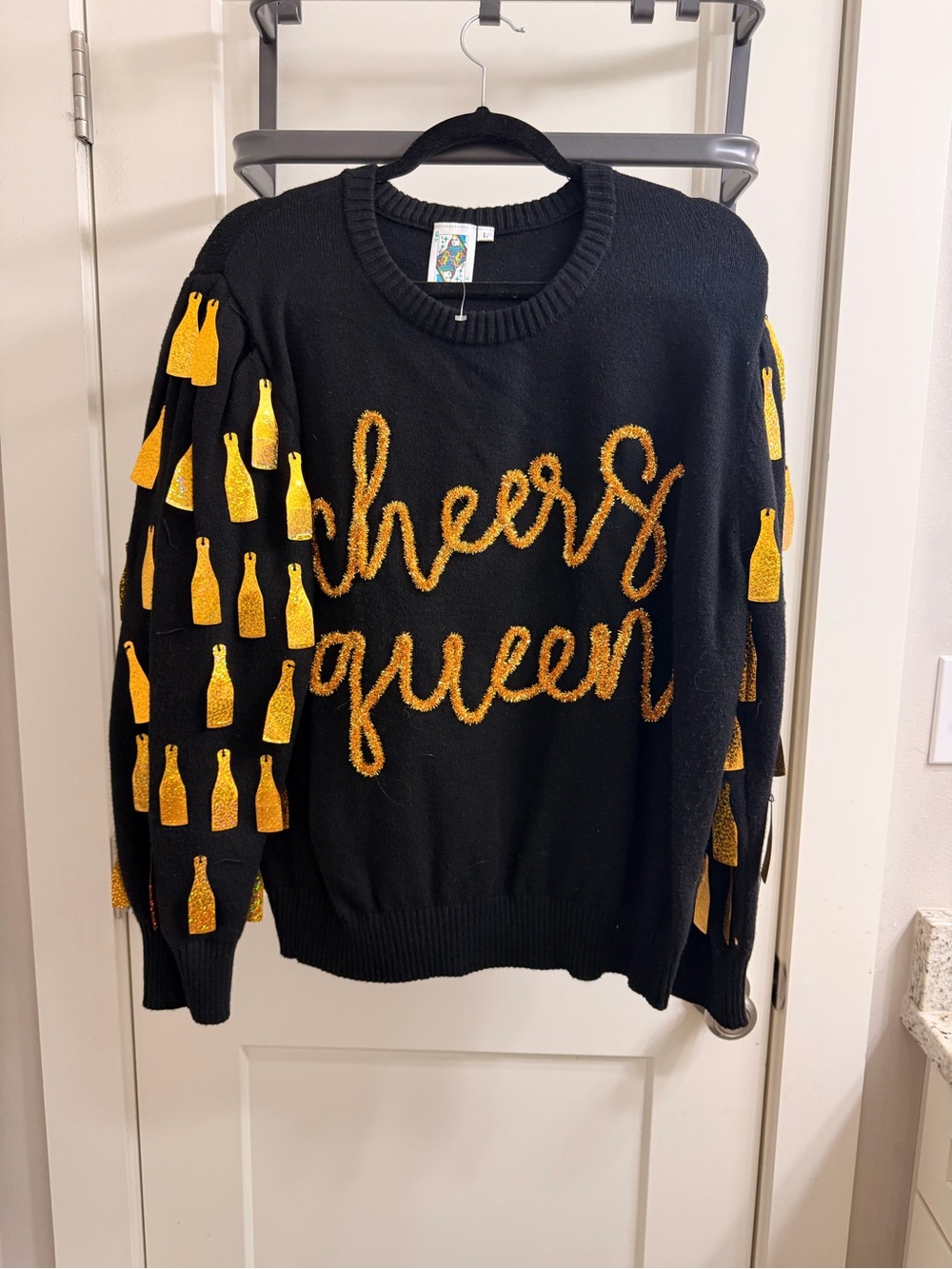 QOS GUC LARGE Cheers Queen Black Sweater with Gold Bottles